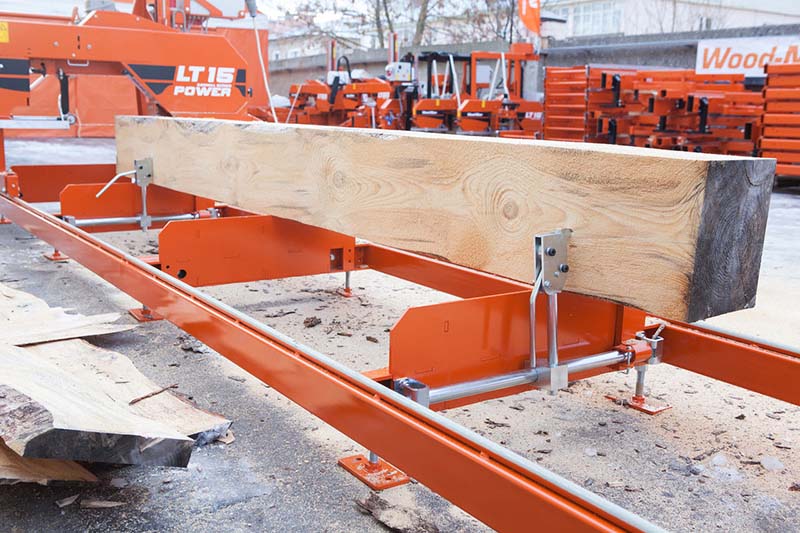 Эксцентриковые прижимы бревна на ленточнопильном станке Wood-Mizer LT15